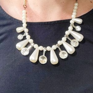Faux Pearl Rhinestone Teardrop Necklace 11"